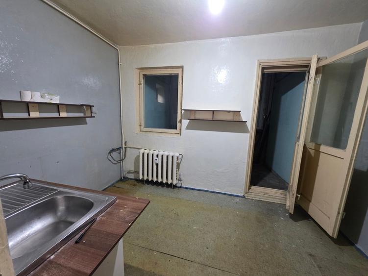 Jean Steriadi, 15 minute metrou 1 Decembrie 1918, pe Buhusi, bloc 1980 - 2