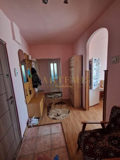 Apartament de 3 camere, decomandat, 66 mp., zona Sens - 8