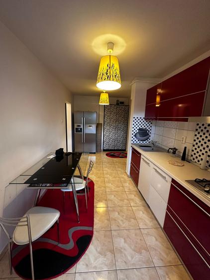 Apartament cu 3 camere decomandat, etajul 2/4, zona Baza 3 - 4