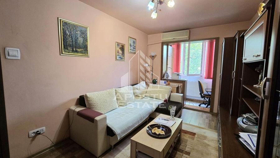 Apartament cu 3 camere, etaj intermediar, zona Dacia - 1