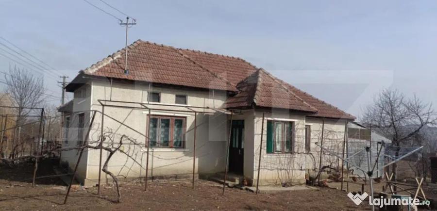 Casa cu 3 camere, bucatarie si baie, 105 mp ?i un teren de - 5