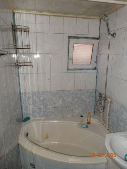Apartament cu 2 camere nedecomandat în Telecabinei