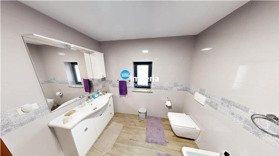 Pensiune de vanzare in zona Sucevita, langa Manastire - 9