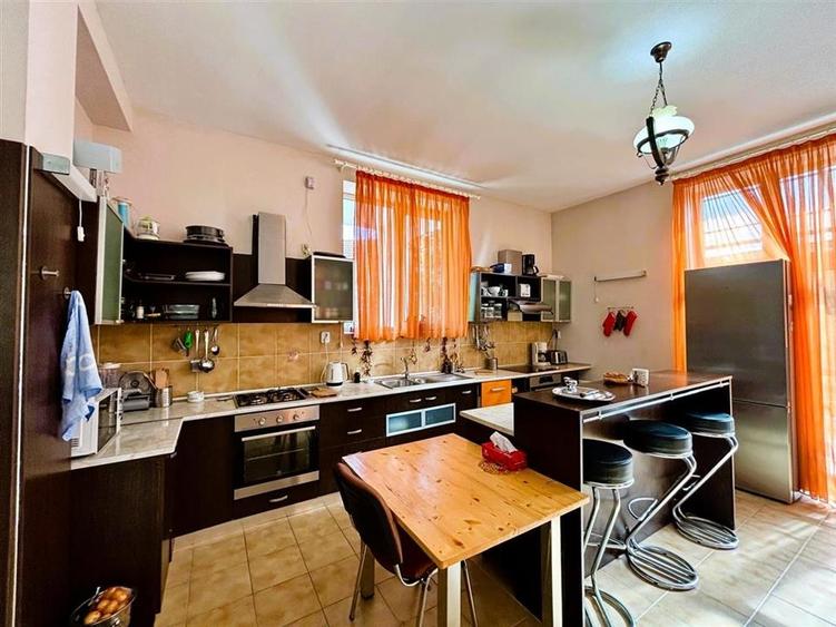 Vila Impunatoare cu Piscina pentru Familie sau Investitie Turistica - 10