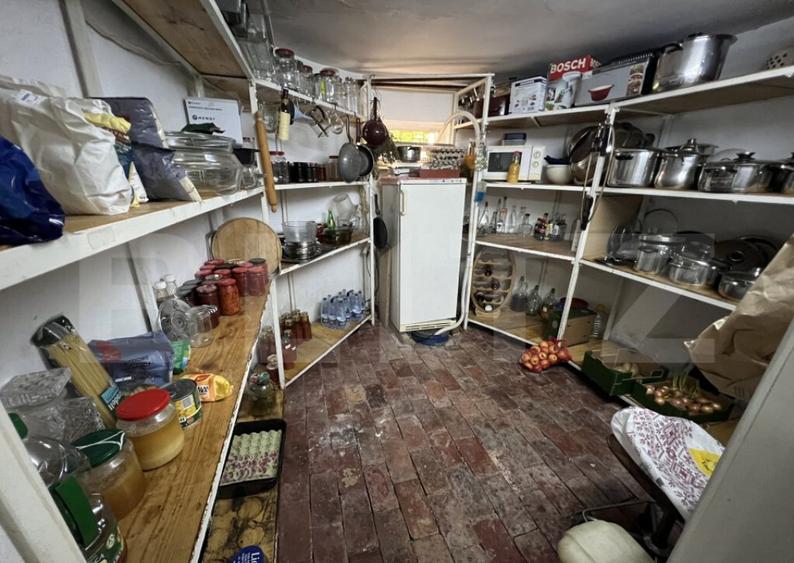 Casa de vanzare, pretabil pentru pensiune/azil, 7 camere, 42 - 14