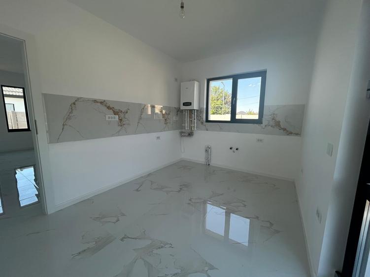 Casa individuala, parter, 4 camere+ parcare,+ curte proprie 380 mp, Comision 0 - 11