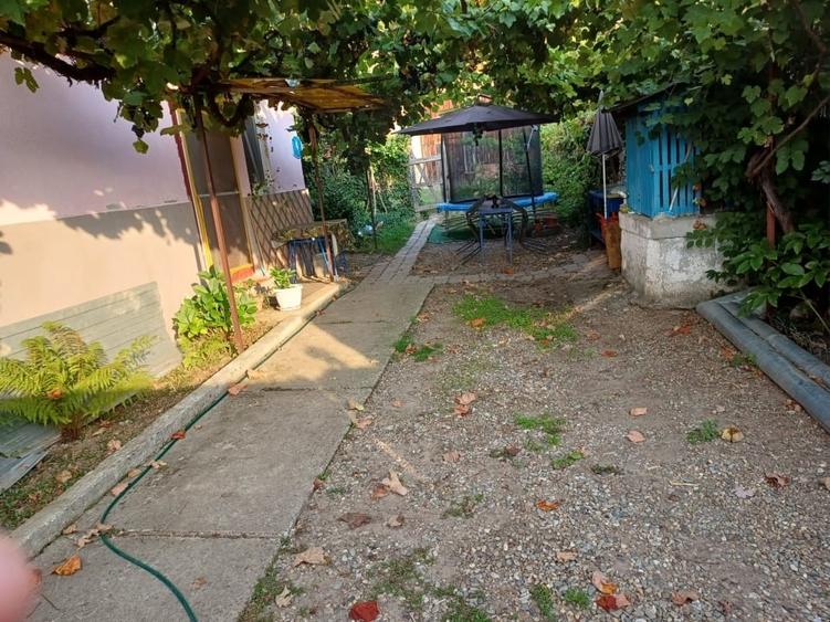 Casă individuală cu 2 camere cu Teren 1900 Mp în Doștat