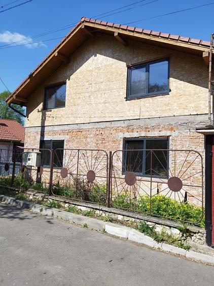 Casă cu 3 camere în Central
