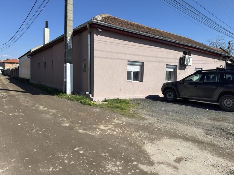 Casa de vanzare cu teren generos si hala metalica - 1