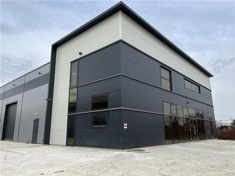 Spațiu industrial, de 600 mp, în Central