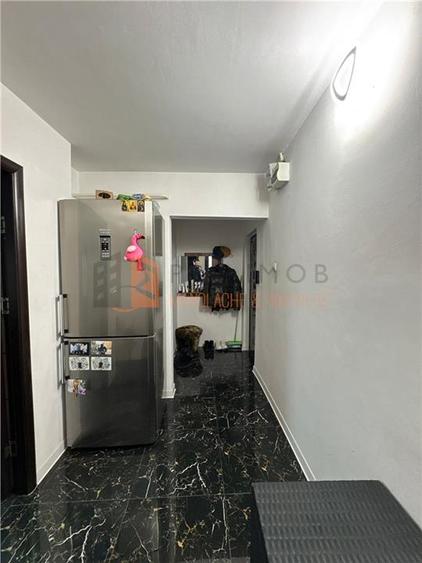 Apartament 3 camere cf 1 semidecomandat zona Micro 5 - 7