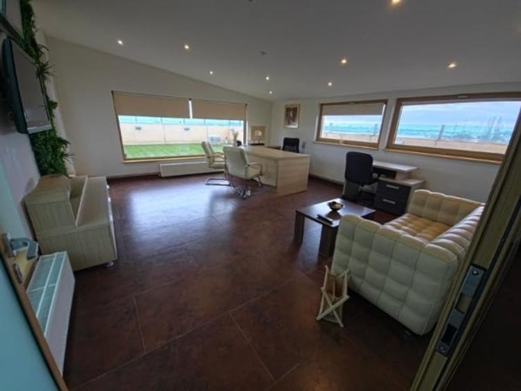 Spatiu birouri modern, mobilat integral - 2