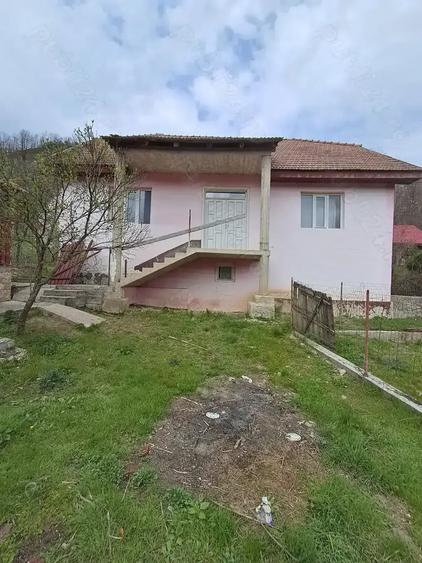Casă cu 3 camere în Central