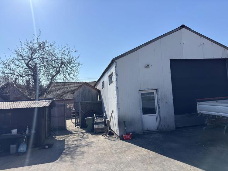 Casa de vanzare cu teren generos si hala metalica - 4