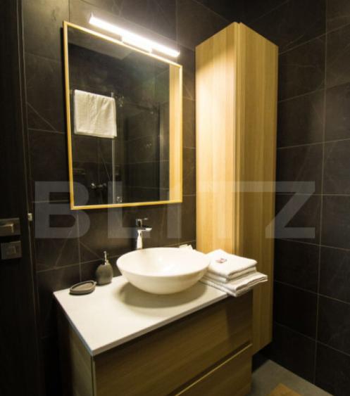 Apartament modern, zona centrala, cu parcare. Ocupabil de la - 2