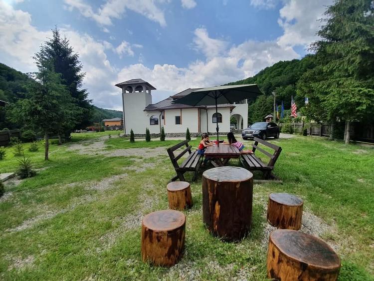 OPORTUNITATE ! Conac BRANCOVENESC Complet Renovat de Vanzare ! - 2