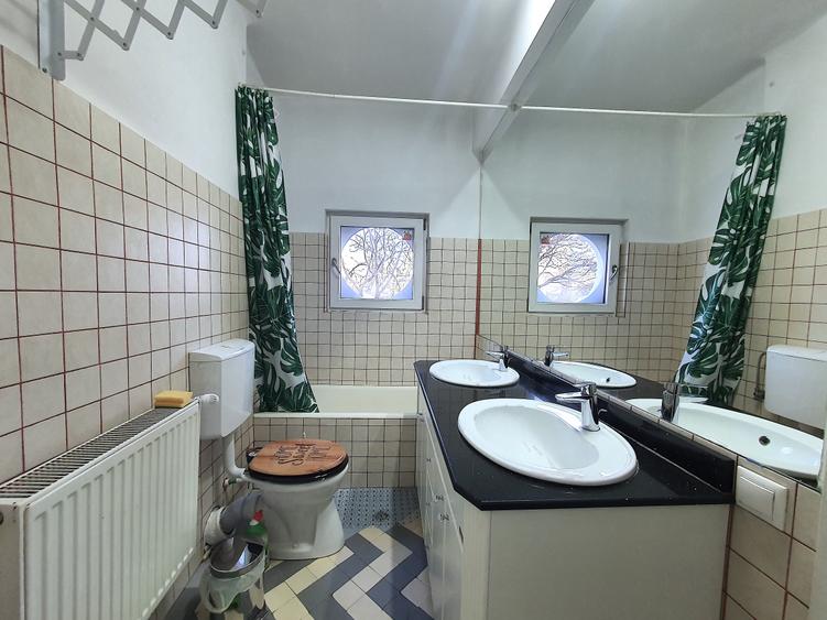 Piata Romana, 3 camere de vanzare, cu centrala - 8