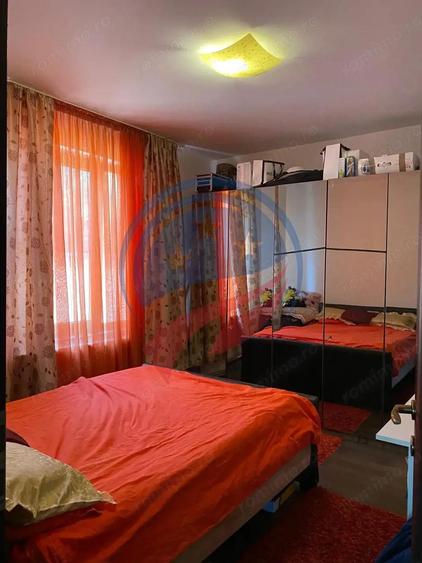 CASA DEOSEBITA APROAPE DE PROMENADA IN EUROCARTIER - 4