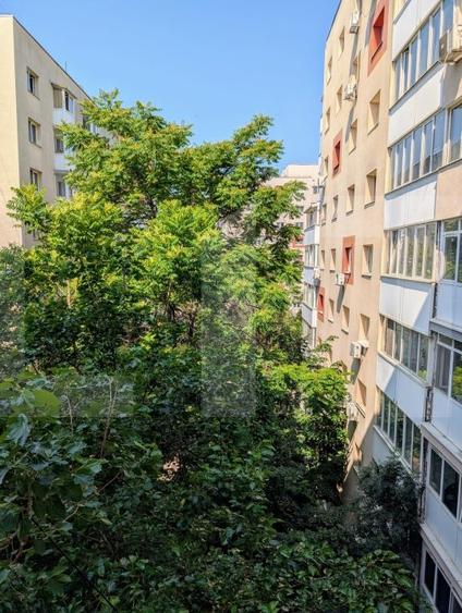 Apartament de vanzare, cu 3 camere, 65 mp, decomandat, Piata Victoriei - 14