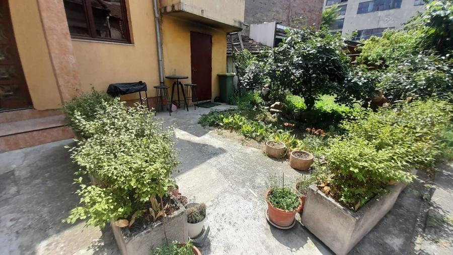 Apartament la casa cu 2 camere, suprafata utila 64 mp, zona centrala - 10