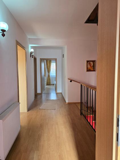 O casa spatioasa  cu 5 camere in Cartier Europa - 10