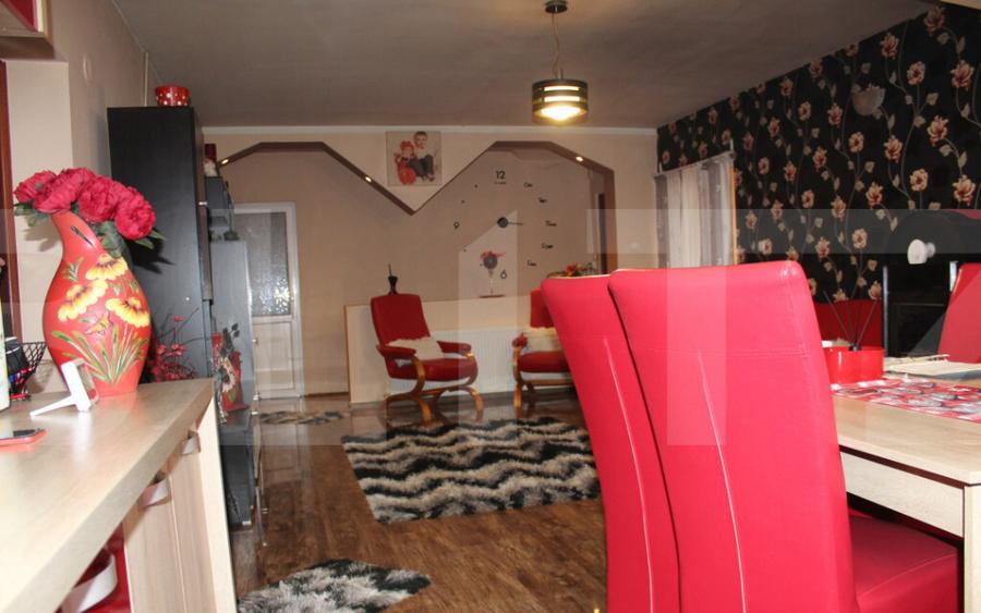 Casa cu etaj ?i spa?iu comercial, vedere la partia de sc - 10