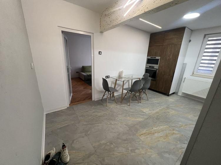 Inchiriez apartament 2 camere in Micro - 1