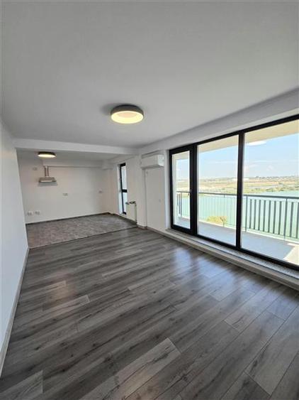 Apartament cu 3 camere semidecomandat în Exterior Nord