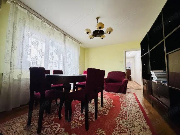 Apartament cu 3 camere semidecomandat, mobilat în Circumvalațiunii