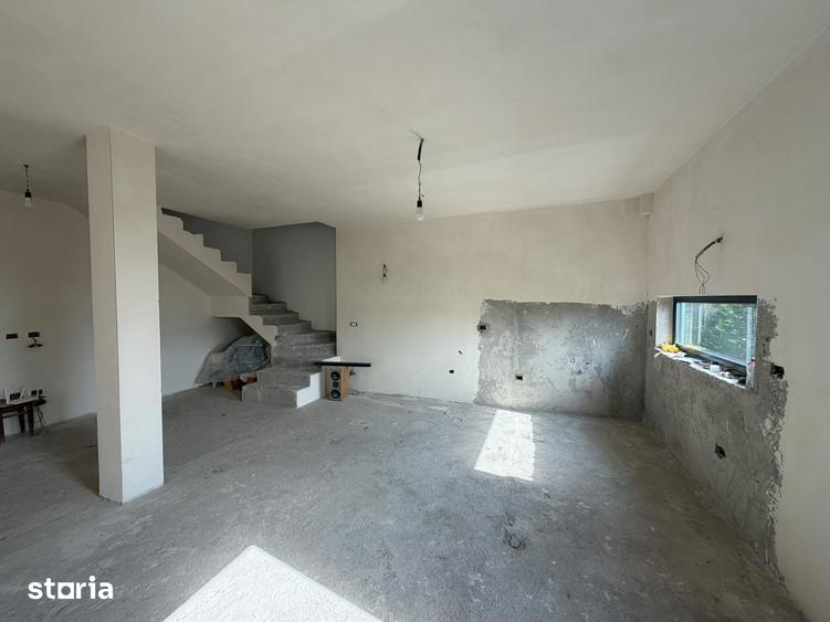 Casă cu 4 camere cu Teren 250 Mp în Vânători