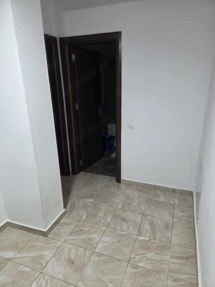 Garsonieră decomandată în Titan
