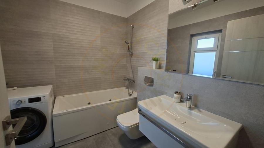 Apartament cu 3 camere decomandat, mobilat în Central