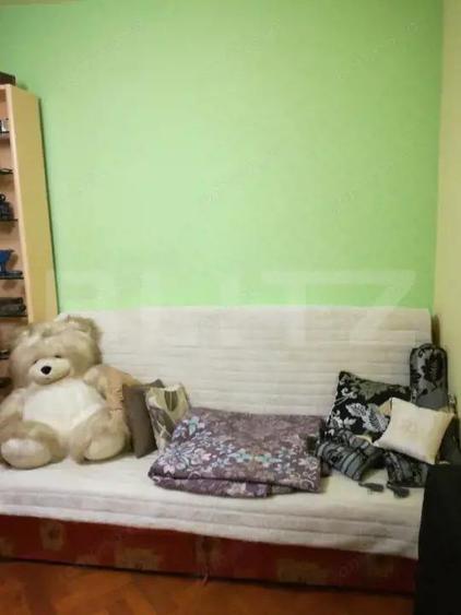 Apartament cu 4 camere decomandat în Dâmbovița