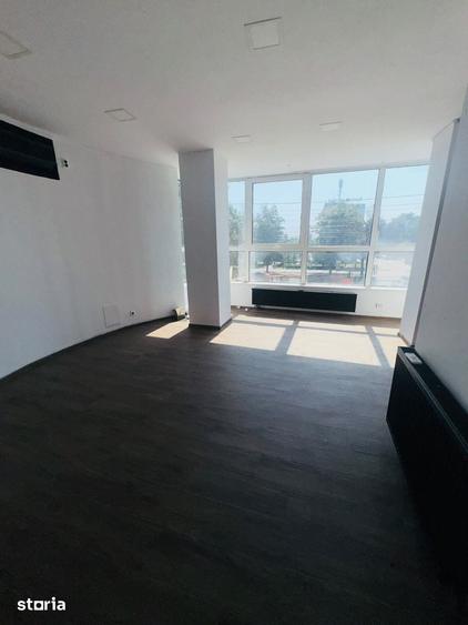Spațiu comercial, de 30 mp, în Micro 19