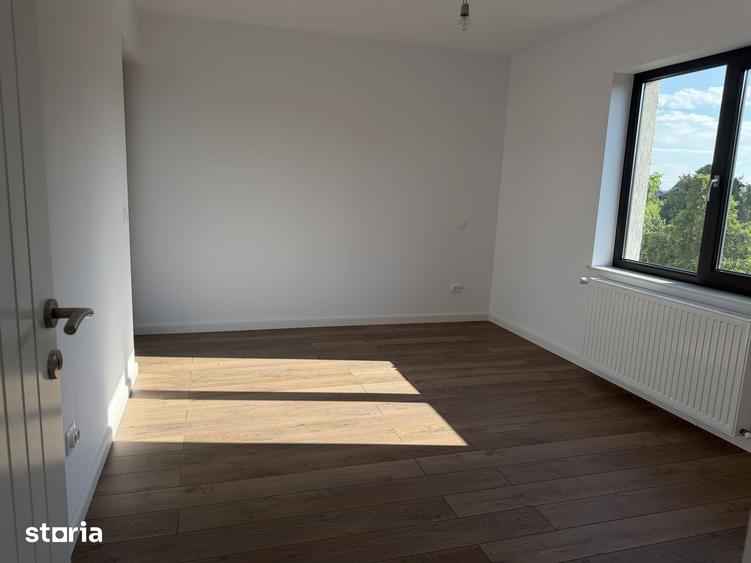 Casă cu 5 camere cu Teren 642 Mp în Pictor Rosenthal