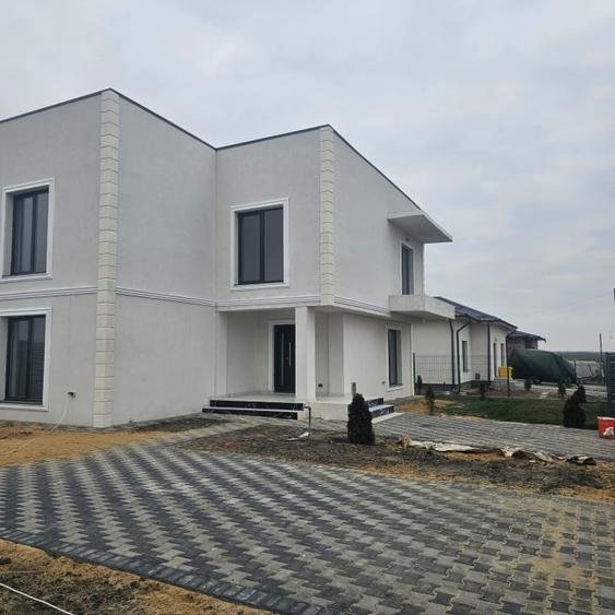 Casă individuală cu 6 camere cu Teren 412 Mp în Malu Mare