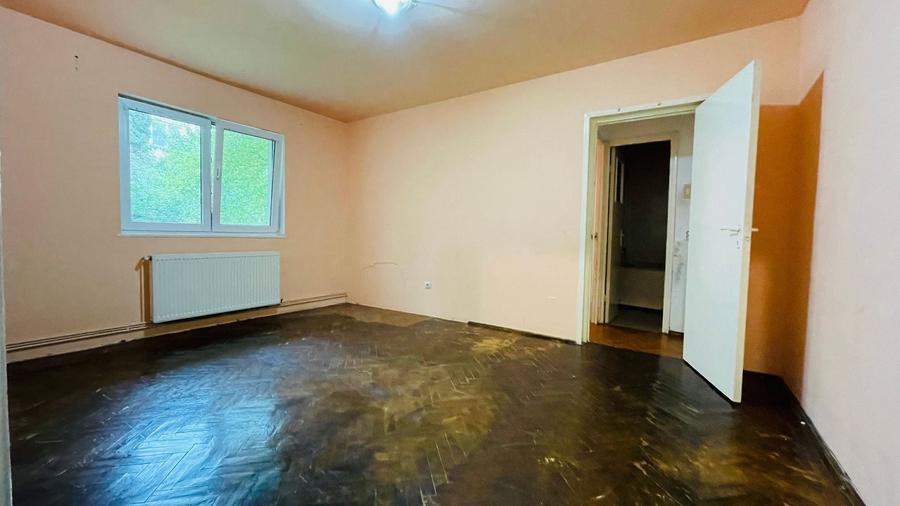 Apartament cu 2 camere semidecomandat în 13 Decembrie
