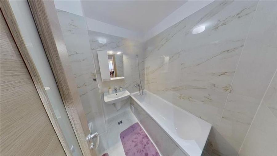 Apartament cu 2 camere decomandat în Tractorul