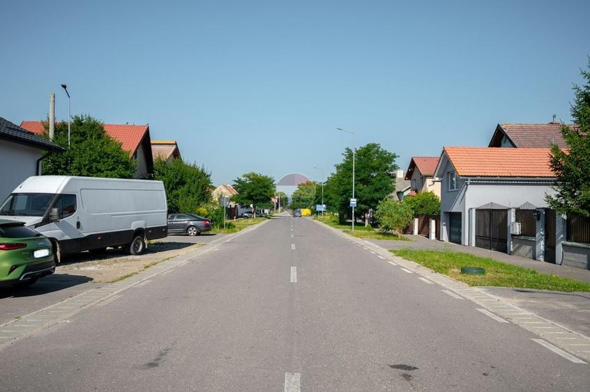 Casă individuală cu 3 camere cu Teren 93 Mp în Sânpetru
