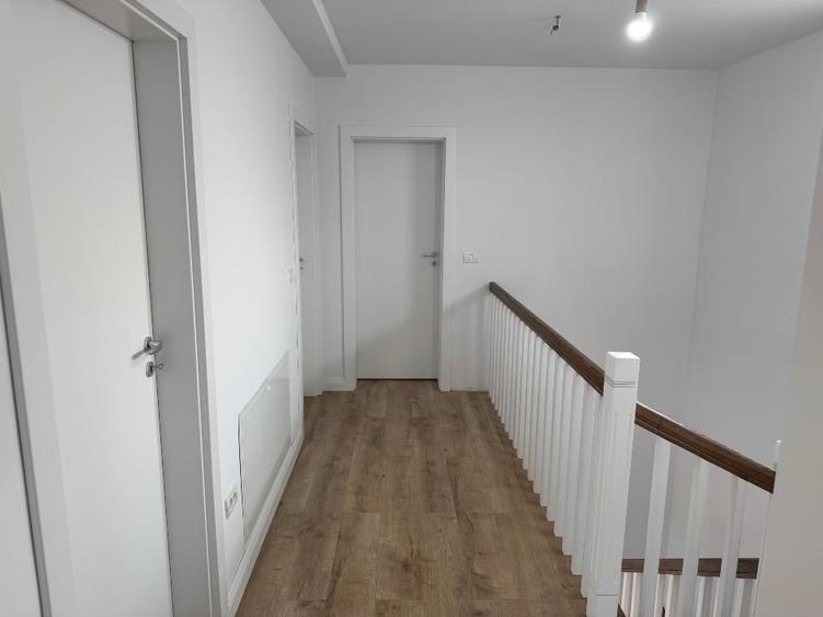 Duplex cu 5 camere cu Teren 350 Mp în Giarmata
