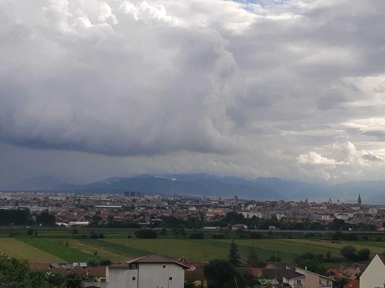 Teren de 10400 mp, în Lazaret