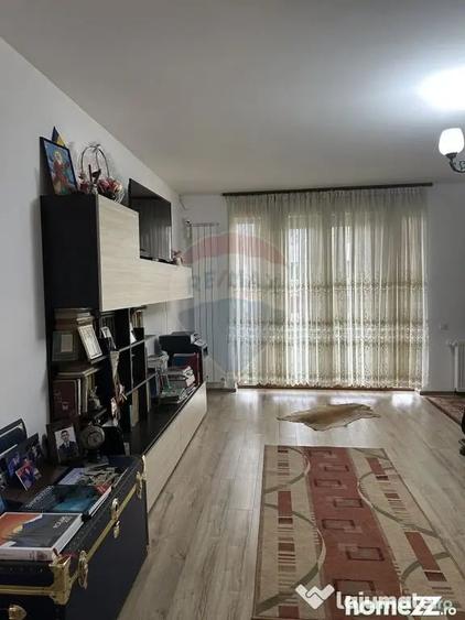 Casă cu 4 camere cu Teren 5000 Mp în Girov