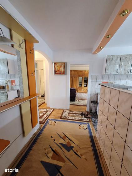 Apartament cu 3 camere decomandat în Exterior Vest