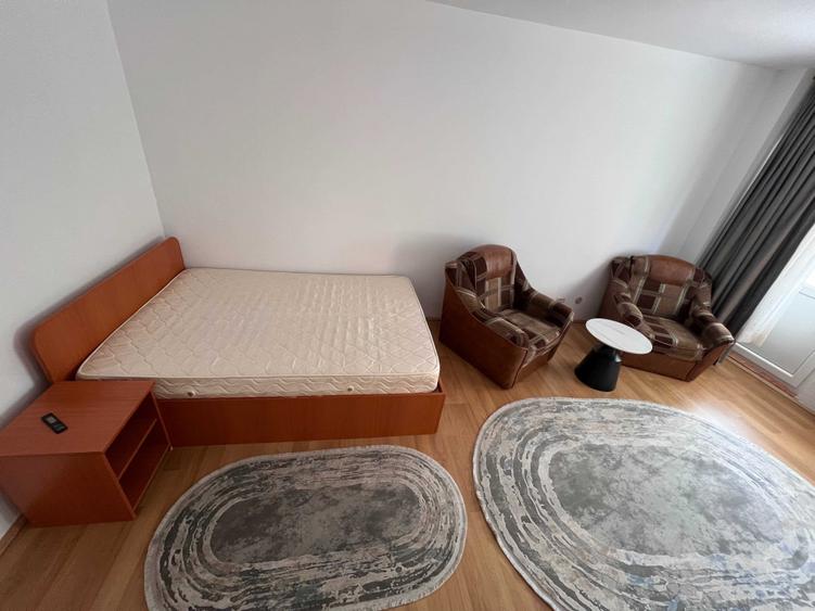 Garsonieră decomandată în Tei