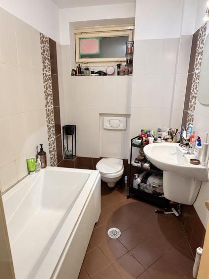 Apartament cu 3 camere semidecomandat în Dorobanți