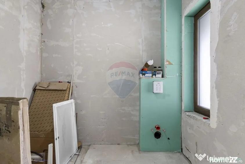 Casă cu 7 camere cu Teren 437 Mp în Livada