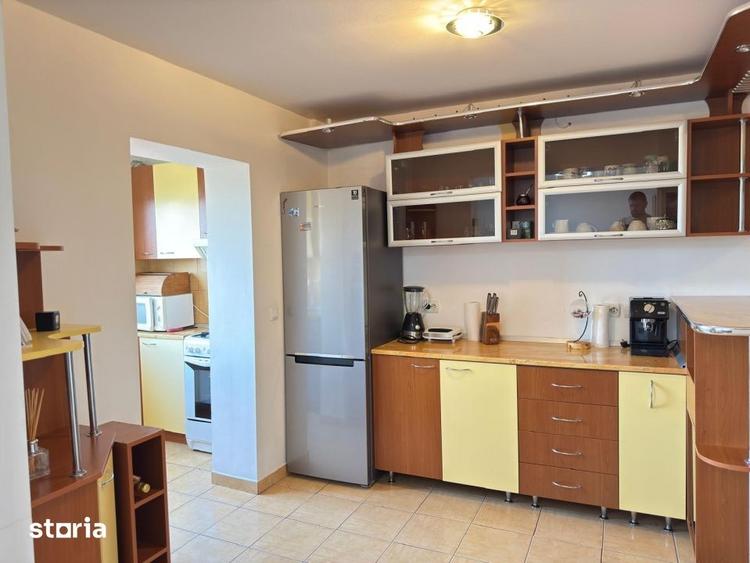 Apartament cu 3 camere decomandat, mobilat în Central