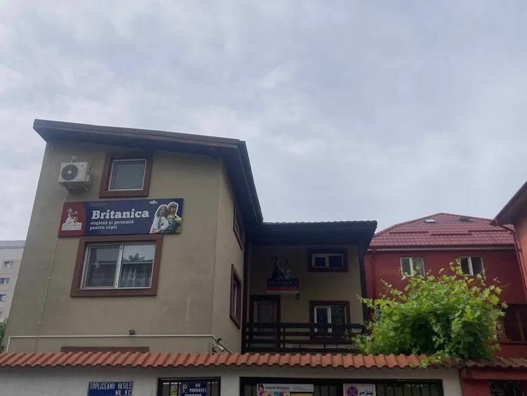 Casă individuală cu 6 camere cu Canalizare în Sebastian