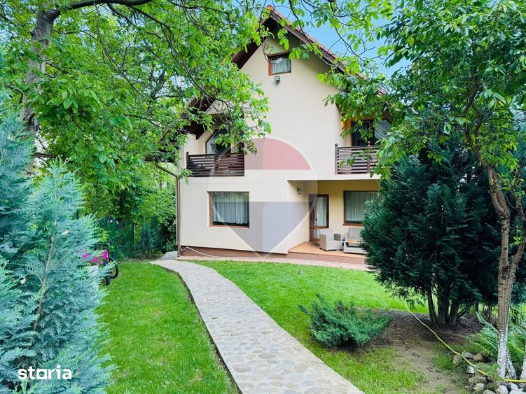 Casă cu 5 camere cu Teren 1112 Mp în Central