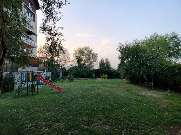 Apartament cu 2 camere semidecomandat în Ostratu